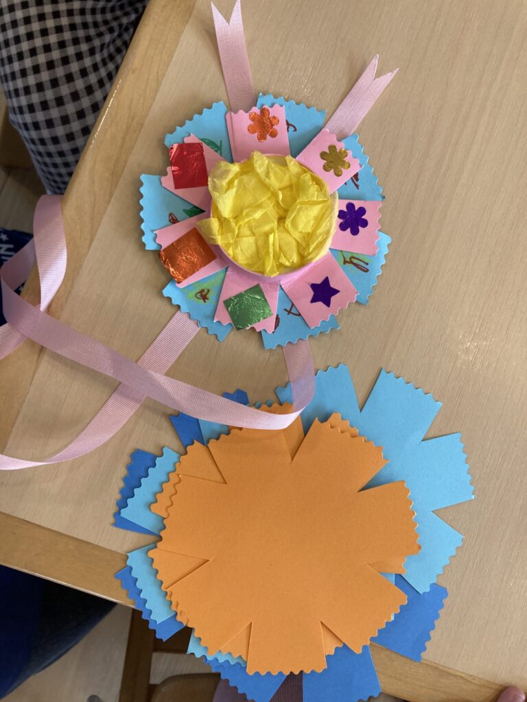 写真: りんご組さんへのプレゼントづくり💛