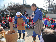 お餅つき